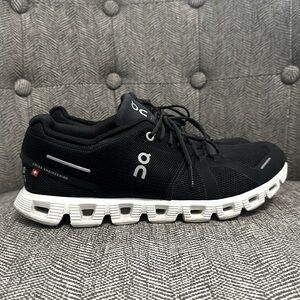 Black On Clouds Women size 8.5